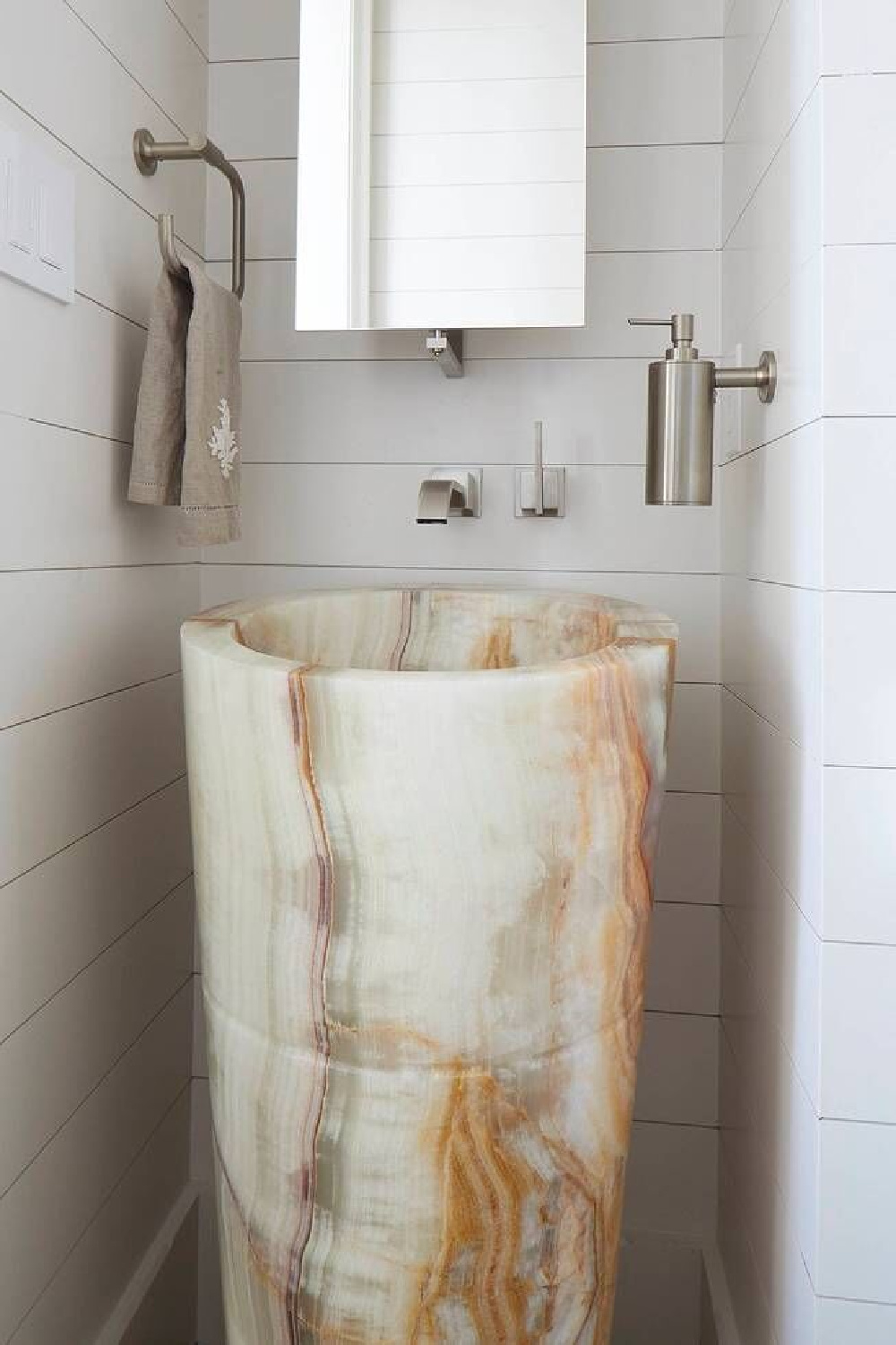 Unique stone sink in bathroom. Stunning interior design and Timeless Architecture Inspiration: Jeffrey Dungan. Photo: William Abranowicz. #classicdesign #traditional #architecture #jeffreydungan #sophisticateddesign #architect