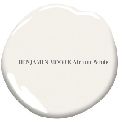 Atrium White (Benjamin Moore) is a sophisticated off-white paint color for tranquil and timeless interiors. #Atriumwhite #benjaminmooreatriumwhite #paintcolors