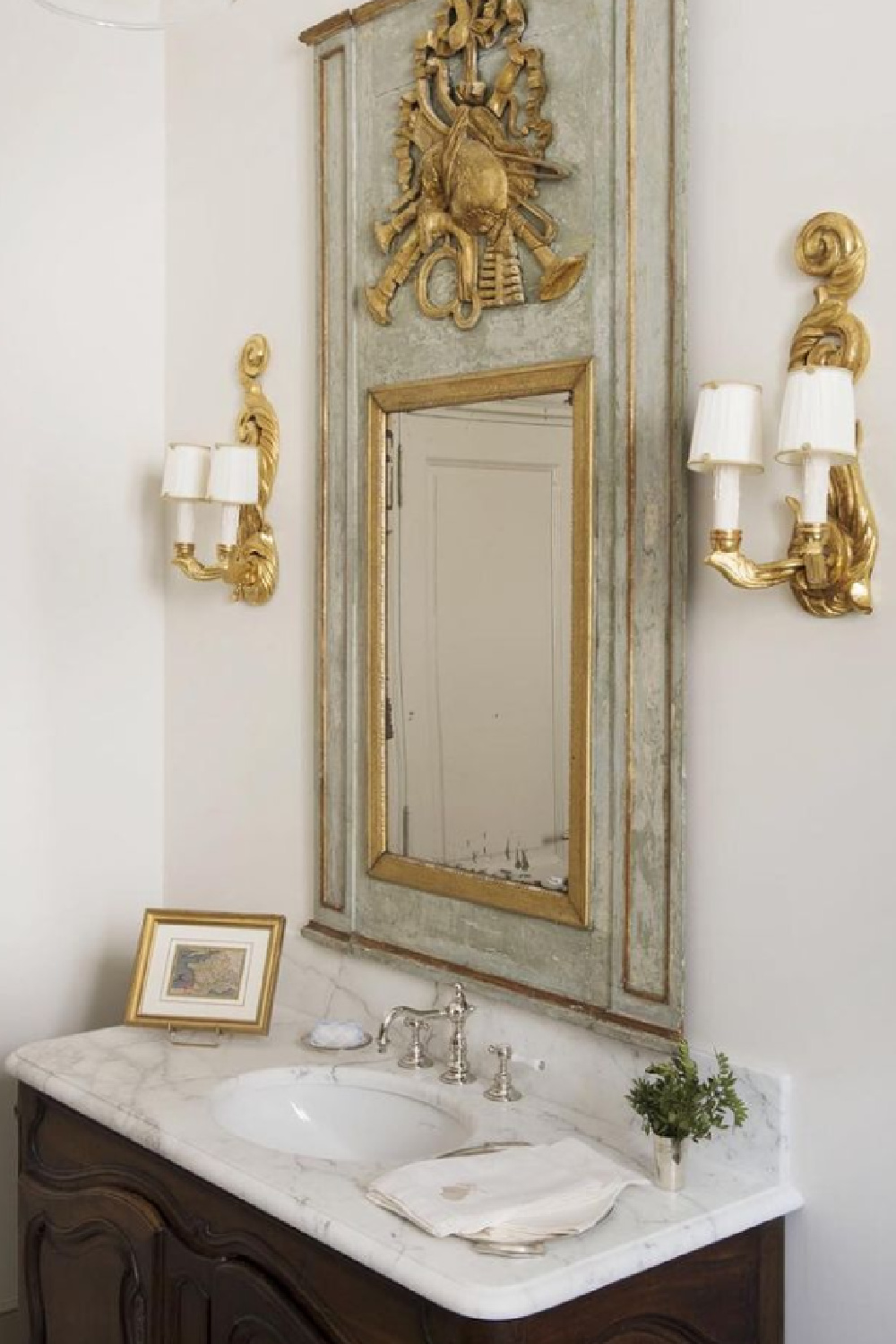 Elegant and luxurious French country bathroom in Provence - @provencepoirers. #frenchcountry #bathroomdecor #antiques #oldworldstyle #trumeau #provencestyle #interiordesign