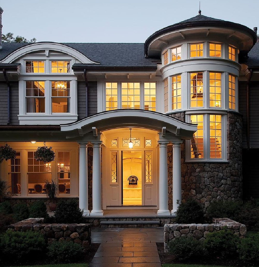 Coastal style and architecture on a beautiful home. COME TOUR MORE Nantucket Style Chic & Summer Vibes! #nantucket #interiordesign #designinspiration #summerliving #coastalstyle