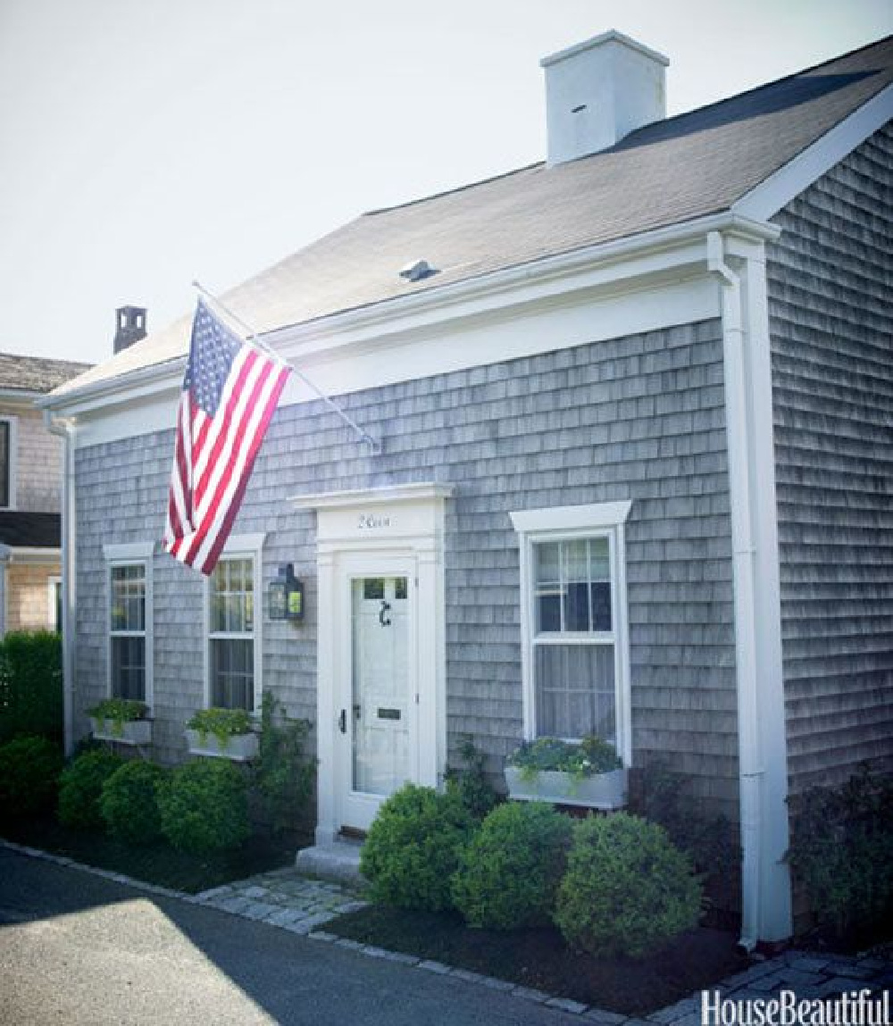 Nantucket cottage exterior. COME TOUR MORE Nantucket Style Chic & Summer Vibes! #nantucket #interiordesign #designinspiration #summerliving #coastalstyle #nantucketstyle