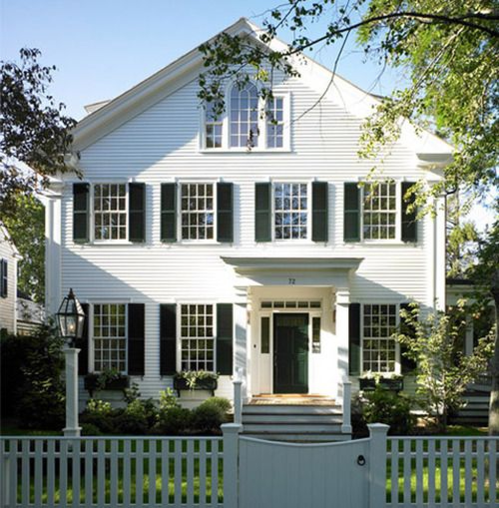 New England house exterior. COME TOUR MORE Nantucket Style Chic & Summer Vibes! #nantucket #interiordesign #designinspiration #summerliving #coastalstyle