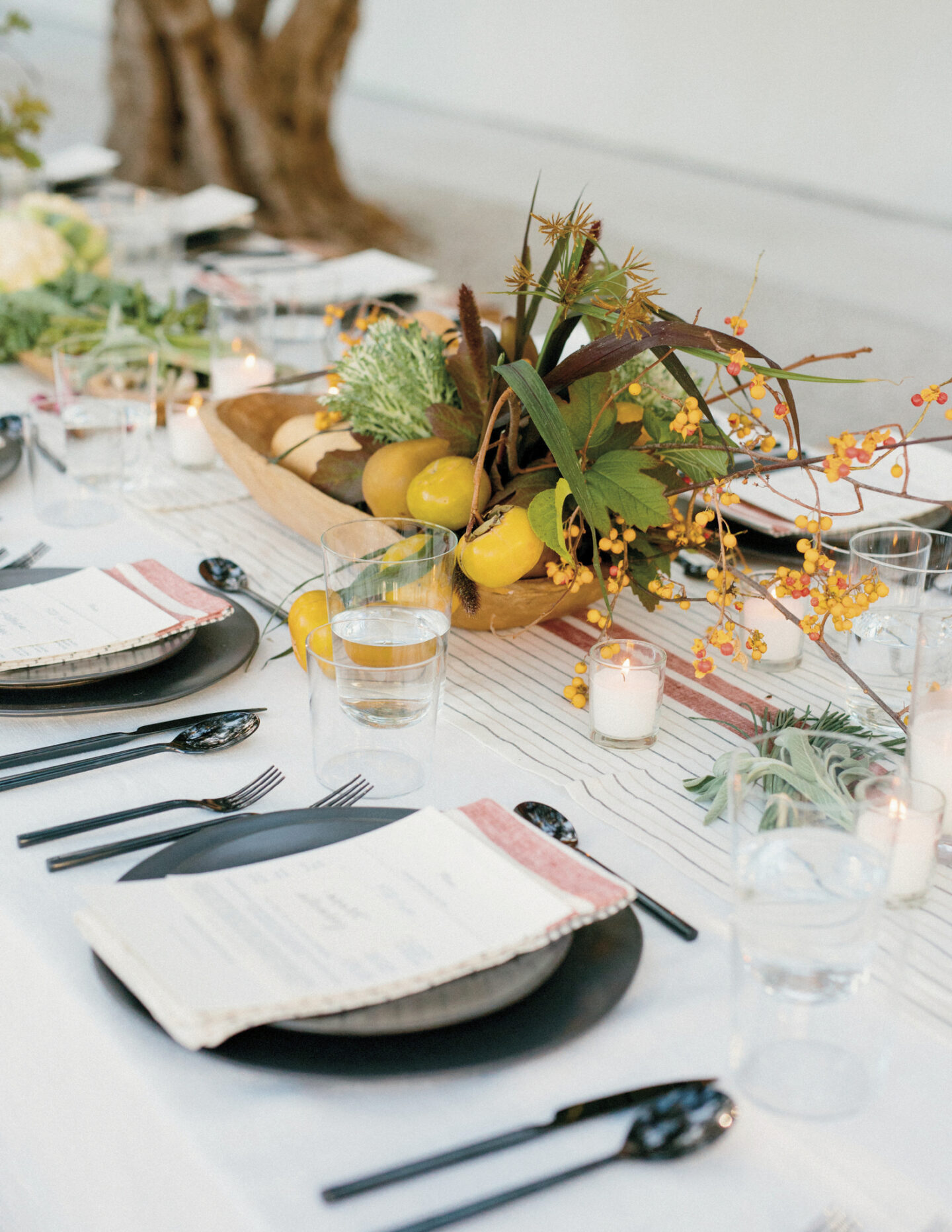 Gorgeous organic and earthy, unfussy outdoor tablescape with black plates - design by Jenni Kayne in PACIFIC NATURAL (Rizzoli, 2019).