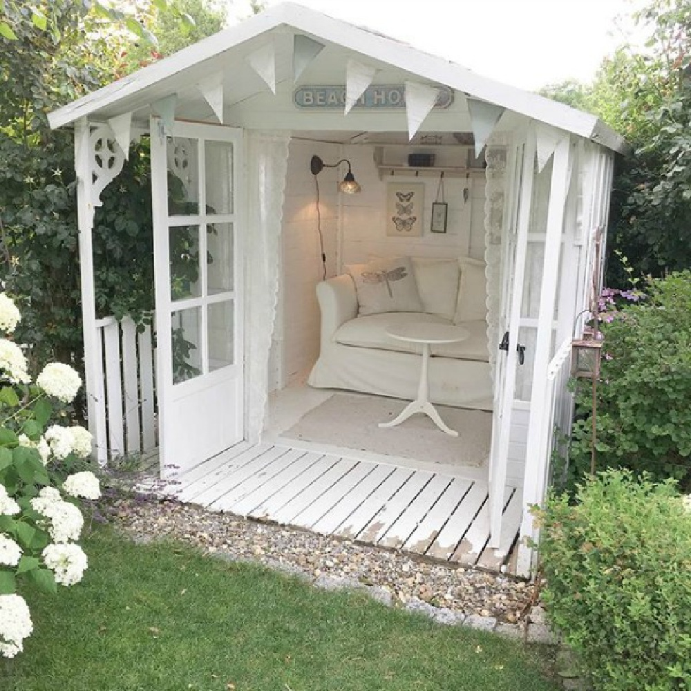 Enchanting backyard romantic white she shed with French Nordic style - Villa Jenal. #backyardshed #sheshed #frenchnordicstyle #gardenshed