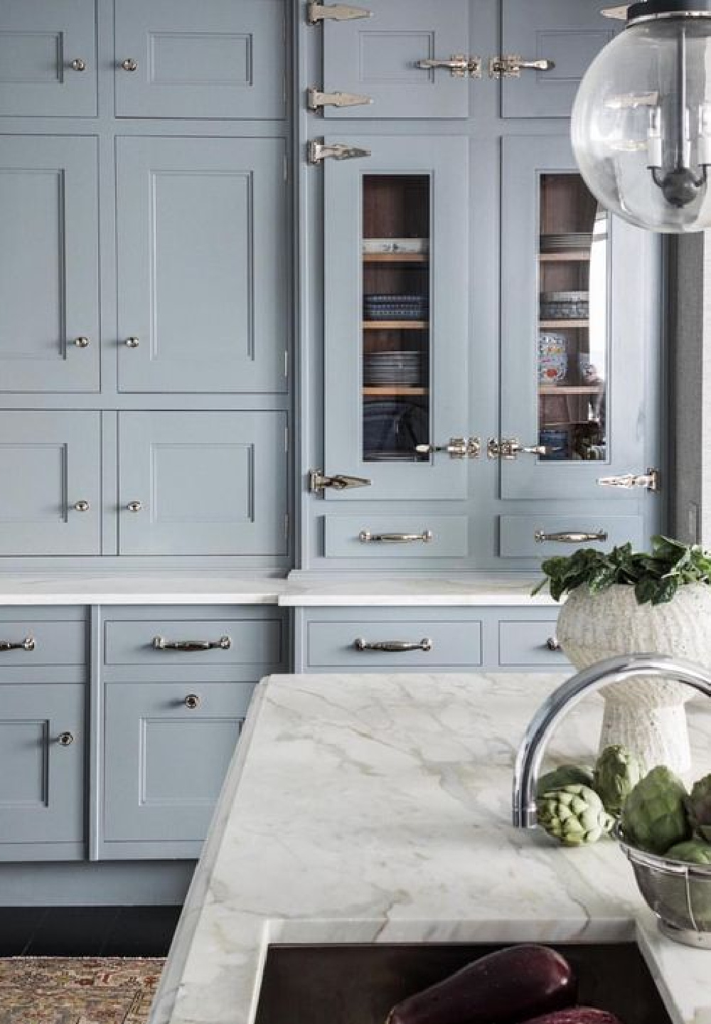 Light blue kitchen cabinets, white marble countertop, and dramatic cabinet hardware. Come see 36 Best Beautiful Blue and White Kitchens to Love! #blueandwhite #bluekitchen #kitchendesign #kitchendecor #decorinspiration #beautifulkitchen #kitchendesign #bluecabinets #bluekitchen