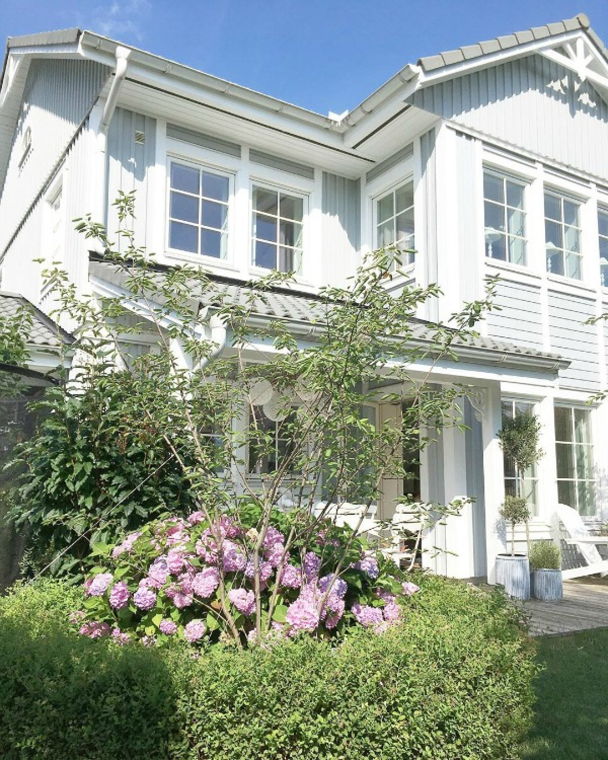 Charming Nordic French style cottage exterior - Villa Jenal. #houseexterior #nordicfrench #frenchnordic #scandinavianstyle