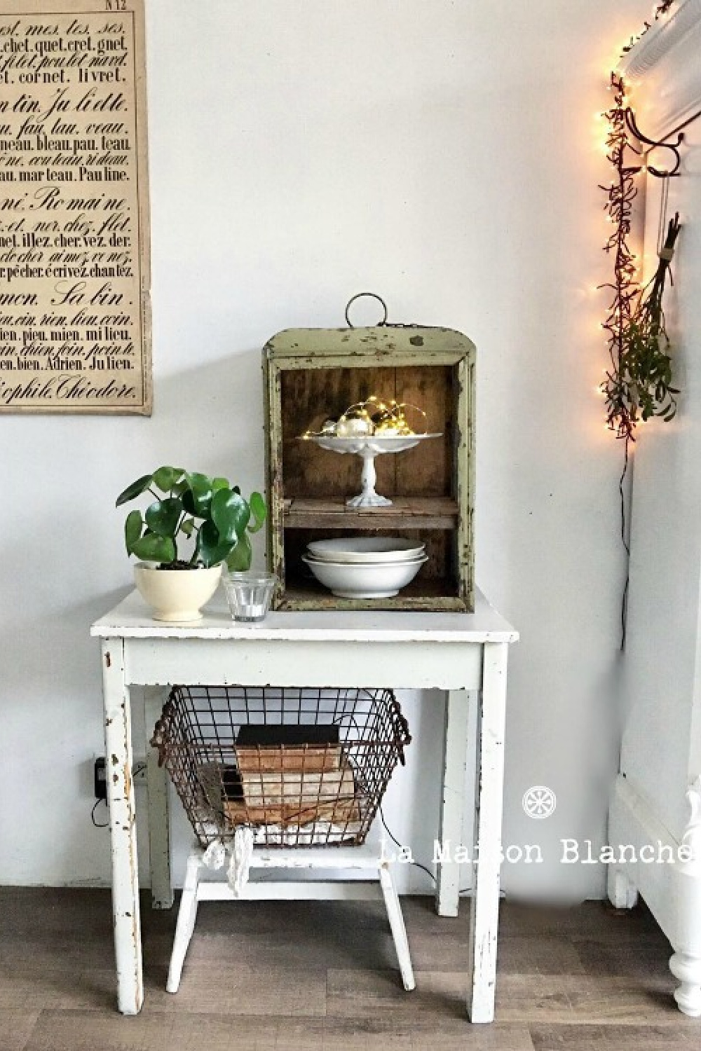 Rustic and vintage chic vignette with French Nordic style by La Maison Blanche. #frenchnordic #vintagestyle #rusticdecor