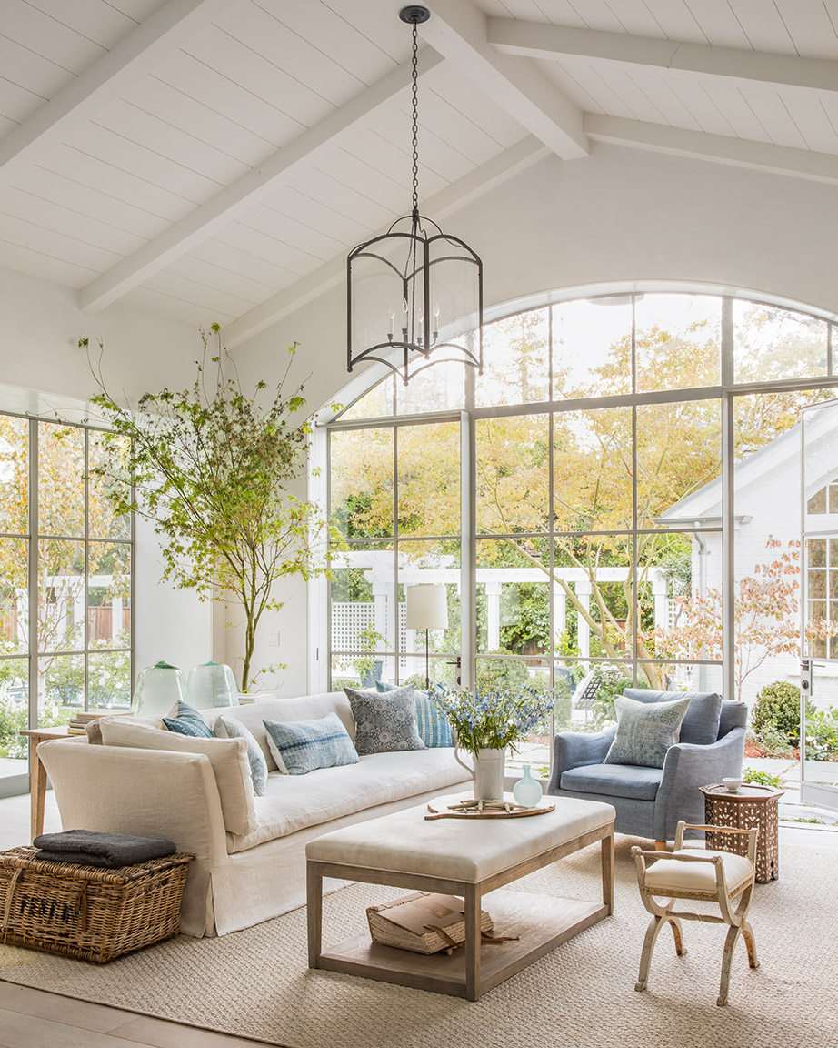 Organic, earthy, sophisticated Cali design with a European country twist in this bespoke living room by Giannetti Home. #livingrooms #interiordesign #giannettihome #europeancountry #steelwindows