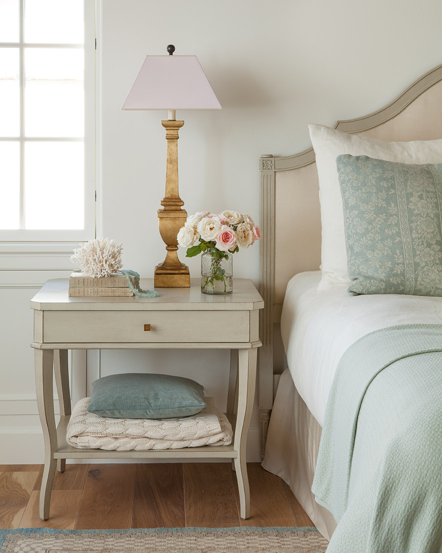 Serene and sophisticated European inspired bedroom with aqua and neturals - Giannetti Home. #giannettihome #bedroomdecor #interiordesign #europeancountry #frenchfarmhouse #patinastyle