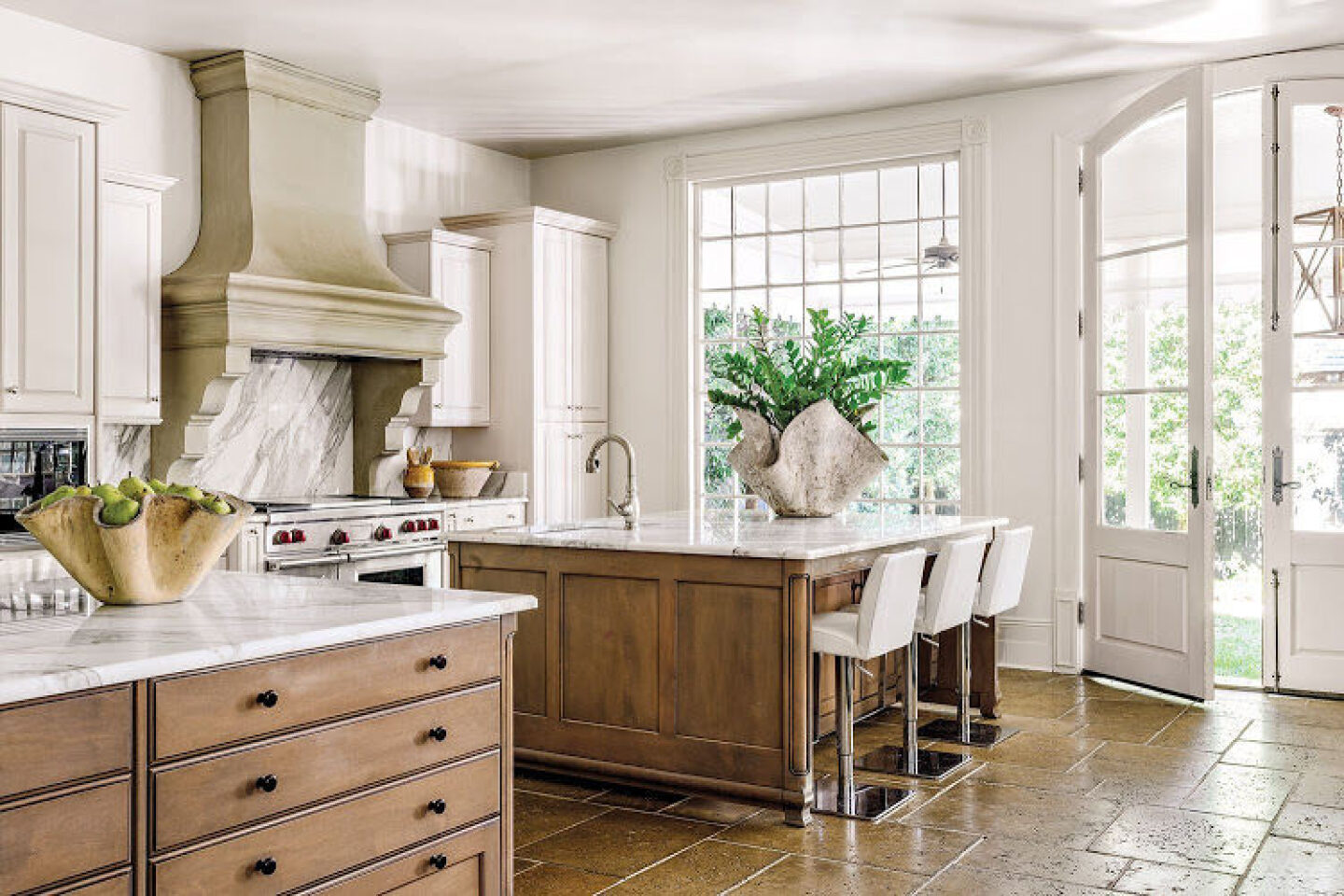 Tara Shaw designed Old World style kitchen - from her book Soul of the Home. #frenchkitchen #tarashaw