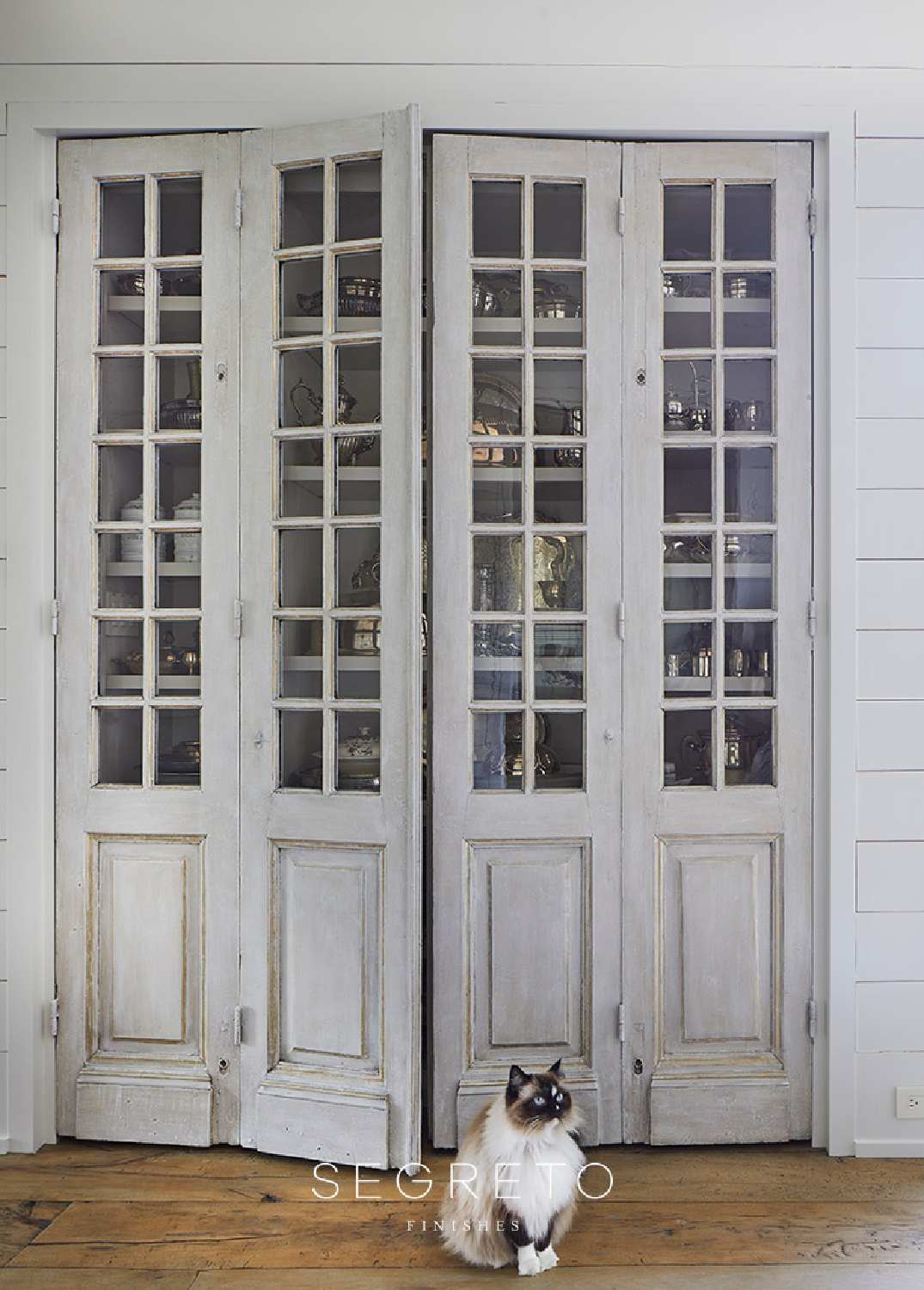 Beautiful patina on tall grey glass fronted cabinets with Old World style - Segreto Finishes. #oldworldstyle #graycabinets #frenchcountry