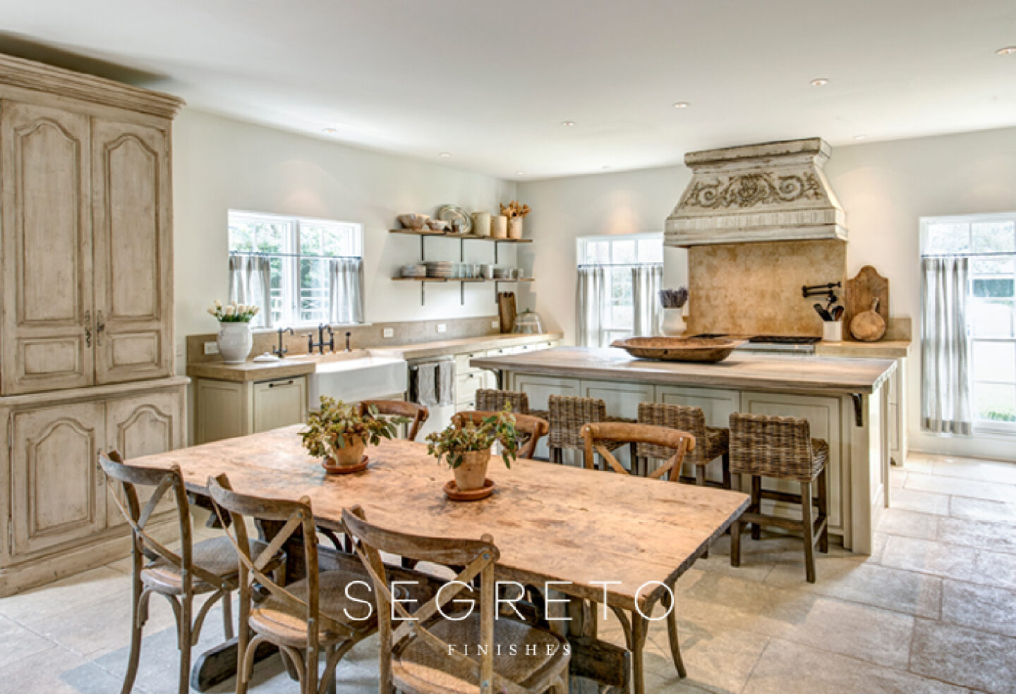 Rustic and elegant French country kitchen with plaster finishes and impeccable design - Segreto Finishes. #frenchkitchen
