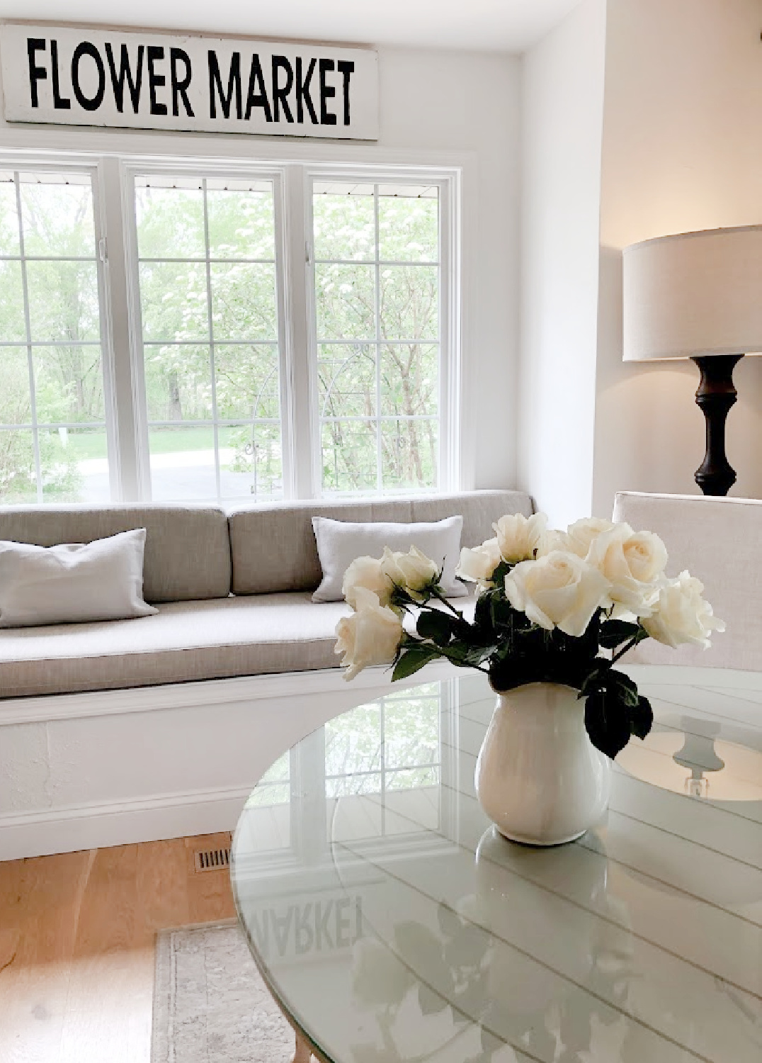 White roses in a vintage ironstone pitcher in my kitchen with window seat - Hello Lovely. #whiteroses #whitedecor #windowseat #breakfastnook