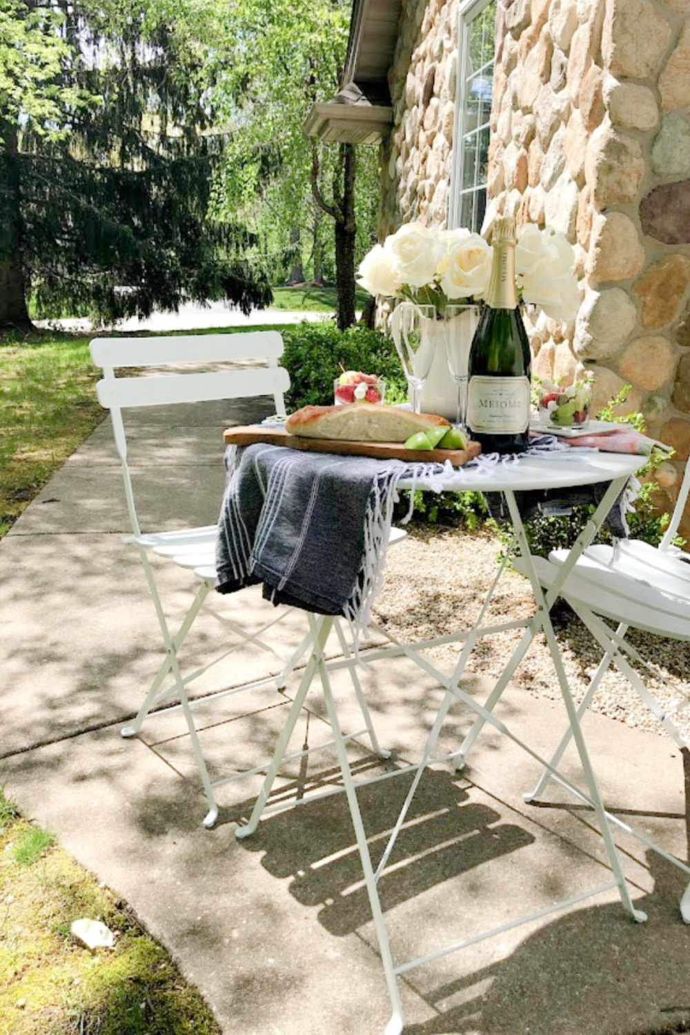 Rustic French country cafe dining in the garden with white roses on the table - Hello Lovely Studio. #frenchcafe #frenchcountry #bistroset #cafeset