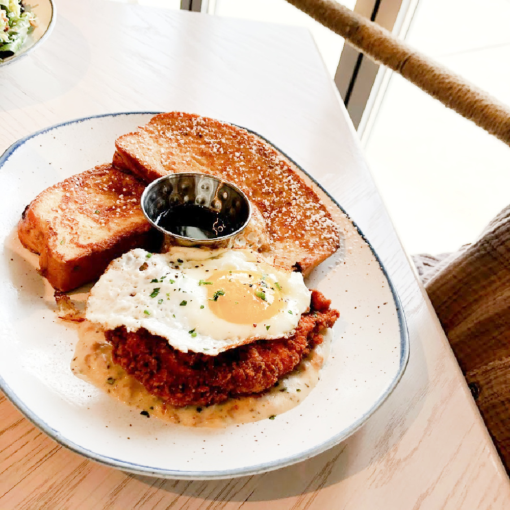 Fried Chicken Stack at The Hampton Social in South Barrington. #friedchickenstack #thehamptonsocial #hamptonsocial #brunchfood