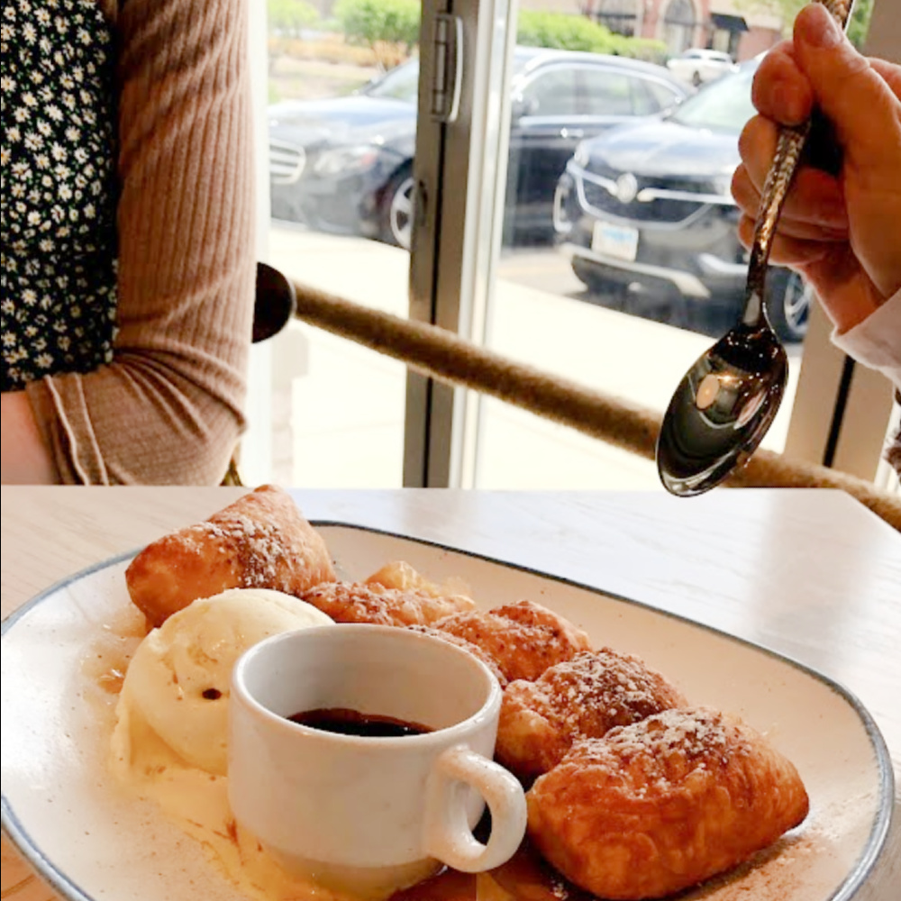 Donut Drops dessert at The Hampton Social in South Barrington - Hello Lovely Studio. #thehamptonsocial #hamptonsocial #donutdrops