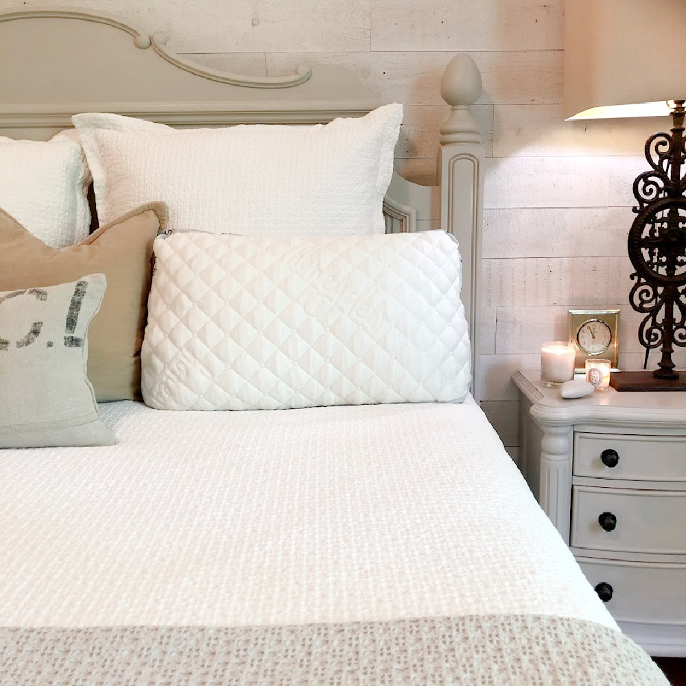 Luxurious and ultra-comfy, this quilted classic Scrumptious pillow from Honeydew has sweetened my sleep - Hello Lovely. #bestbedpillow #bedroompillows #bedding