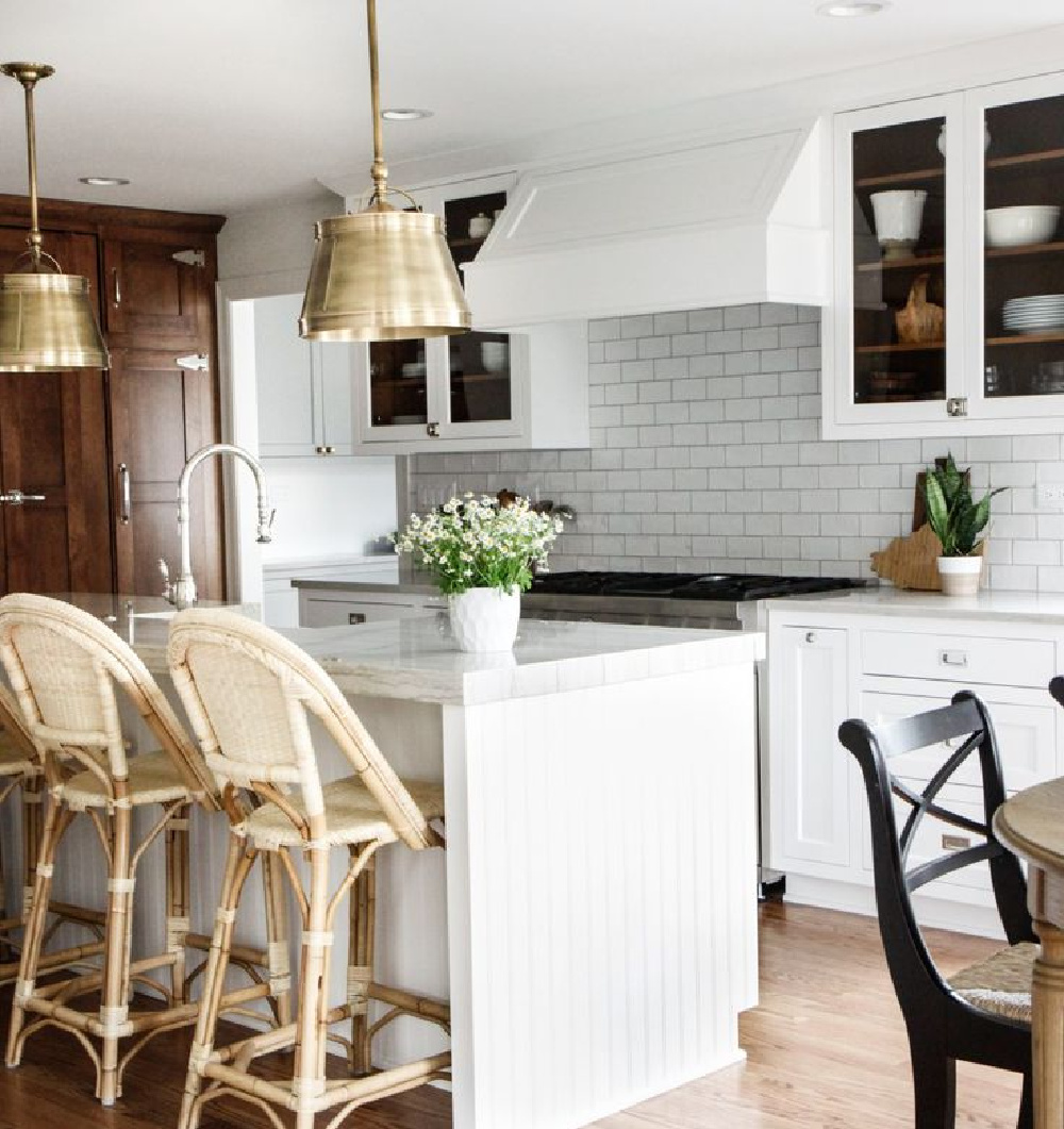 Traditional kitchen with classic style, simplicity, and sophistication from Park & Oak. Come see inspiring photos and learn 16 simple yet sophisticated kitchen design ideas.