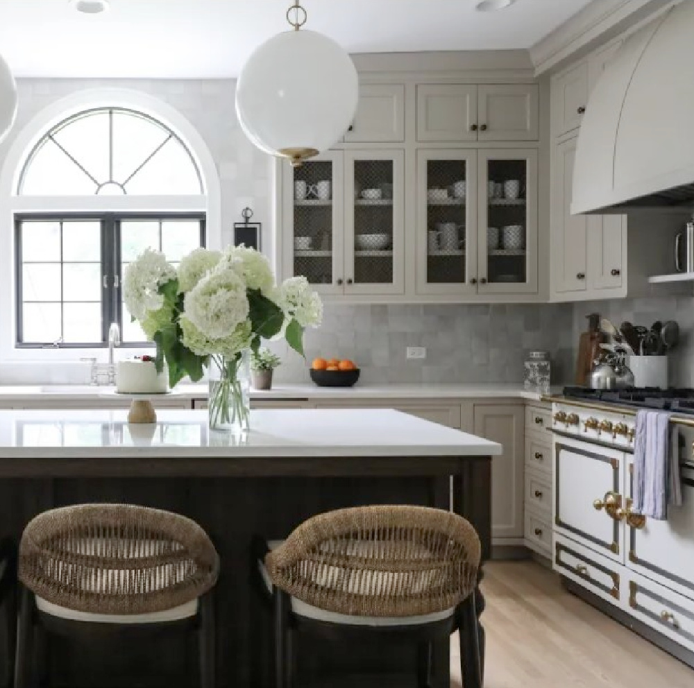 Grey kitchen with classic design and luxurious finishes - Park & Oak. #luxuriouskitchens #traditionalkitchendesign