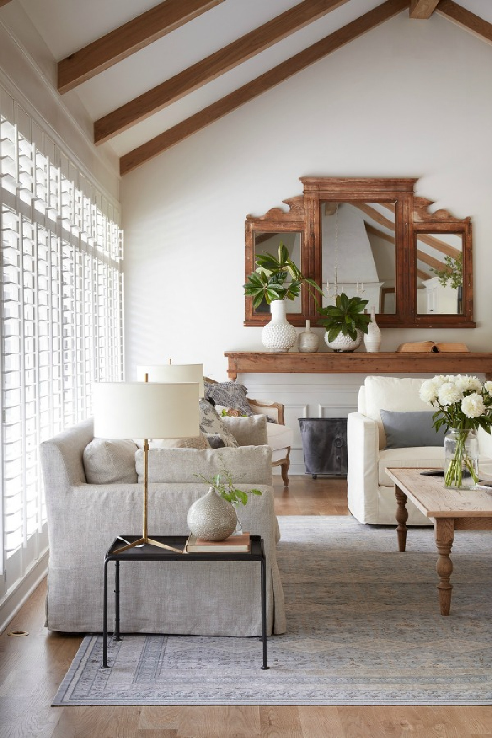 French country living room on Fixer Upper in Episode 11 of Season 5 - The Club House. #Joanna Gaines #fixerupper #interiordesign #getthelook