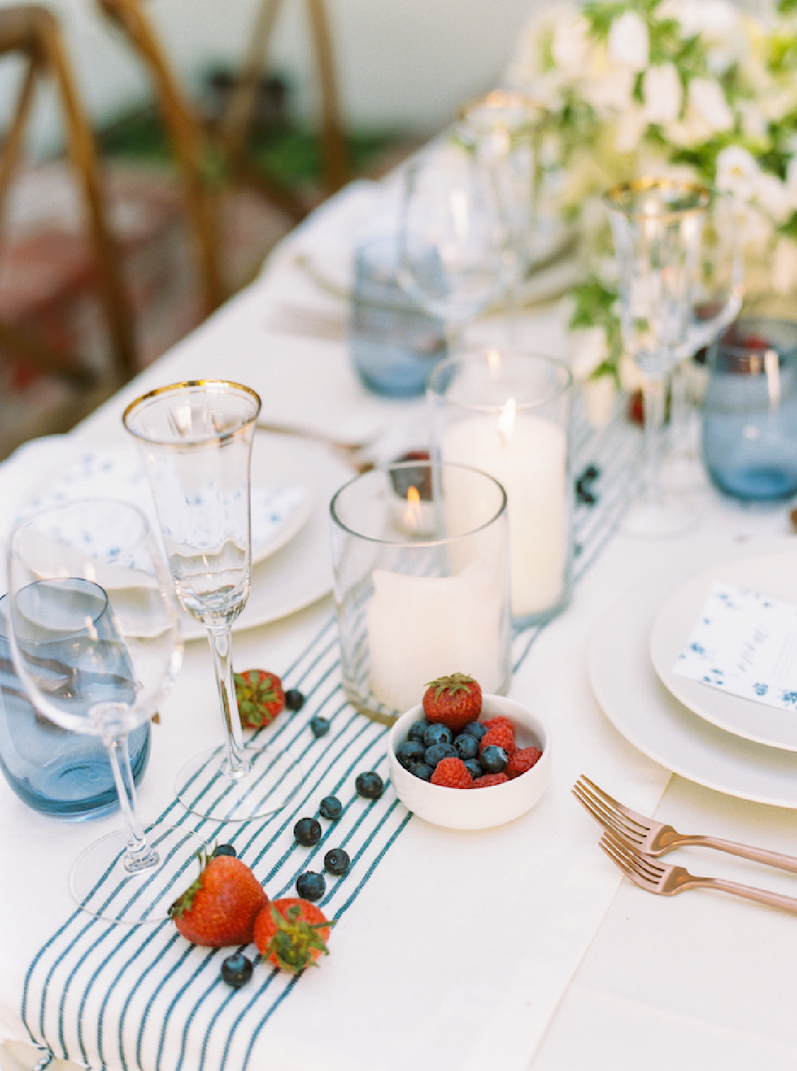 Simple red white and blue 4th of July tablescape - Inspired By This. #tablescapes #patrioticdecor #4thofjuly #independencedayparty