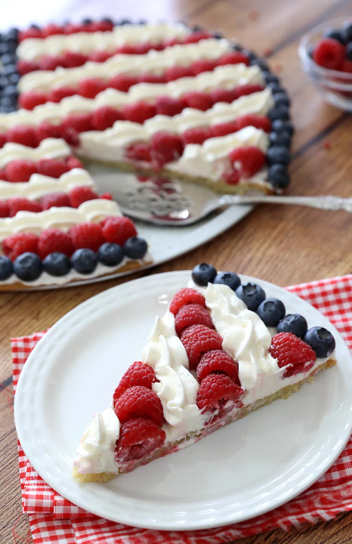 Easy 4th of July dessert idea: sugar cookie cheesecake pie with berries from It's Always Autumn. #4thofjulyrecipes #easydesserts #sugarcookiepizza