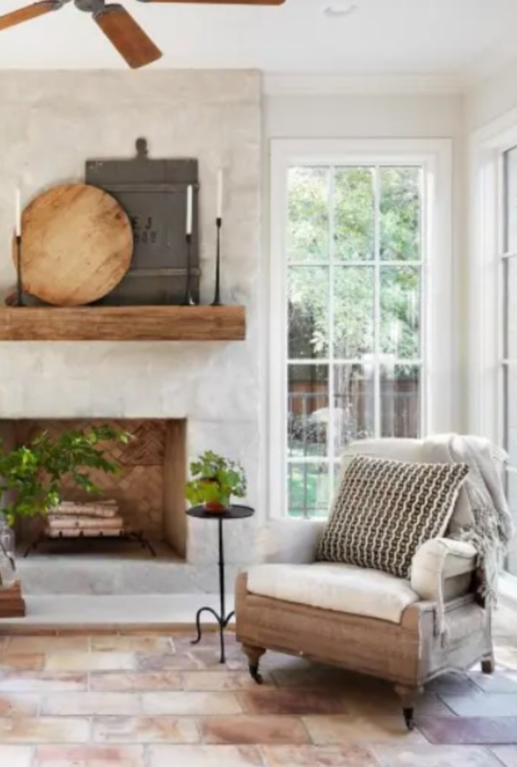 French country decorated sun room in The Club House - HGTV Fixer Upper episode. #fixerupper #theclubhouse #frenchcountrydecor