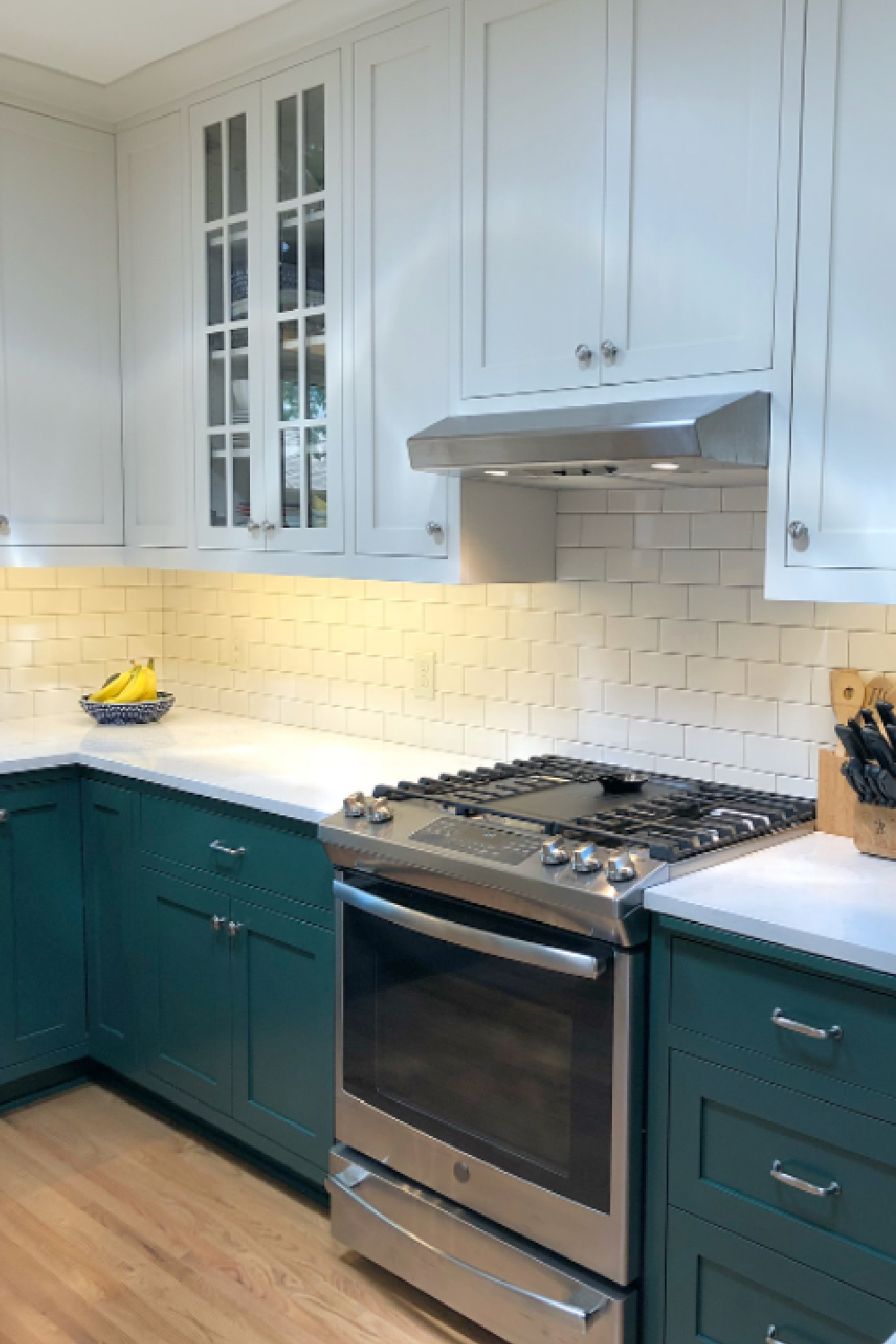 Green kitchen cabinets painted Tarrytown Green (Benjamin Moore) - Emily Blonie. #tarrytowngreen #greenkitchen #benjaminmooretarrytowngreen