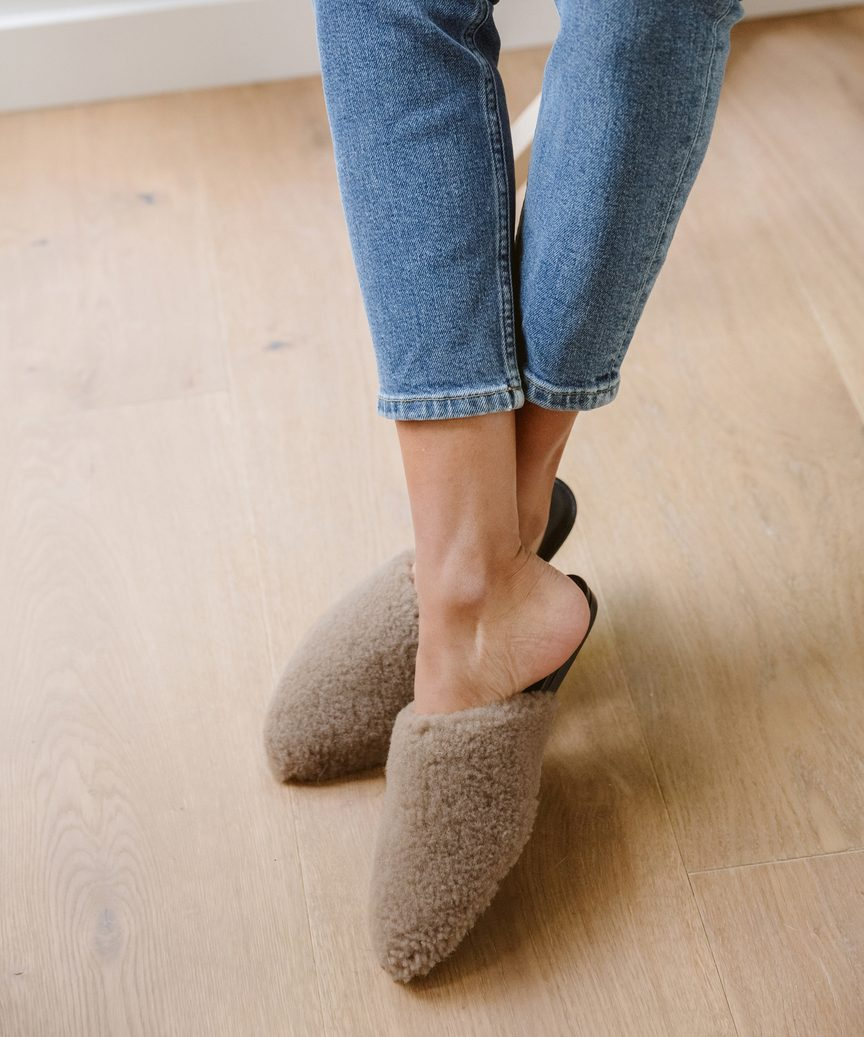 Jenni Kayne shearling mules are the perfect pairing with denim! #fashionover50 #mules #shearling