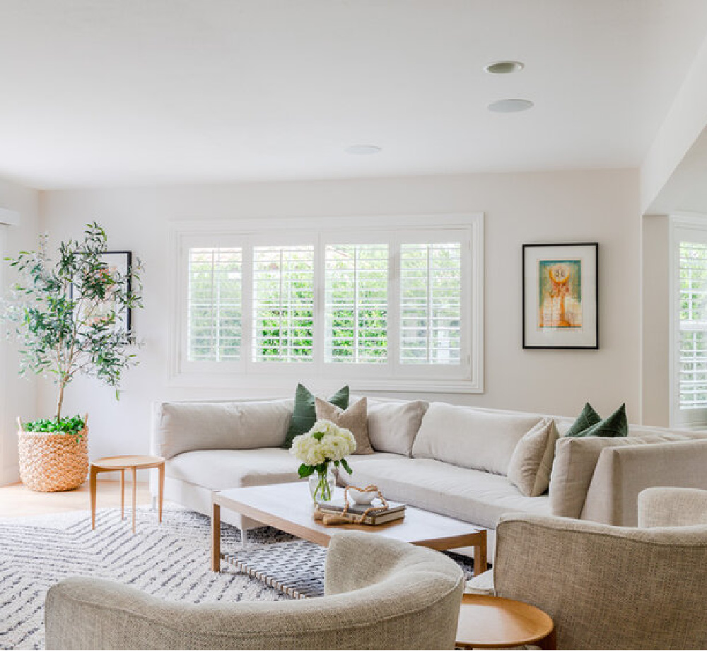 California cool family room with Belgian linen modern European country style furniture - AR Interiors (Anna Rosemann). #familyrooms #europeancountry #belgianlinen