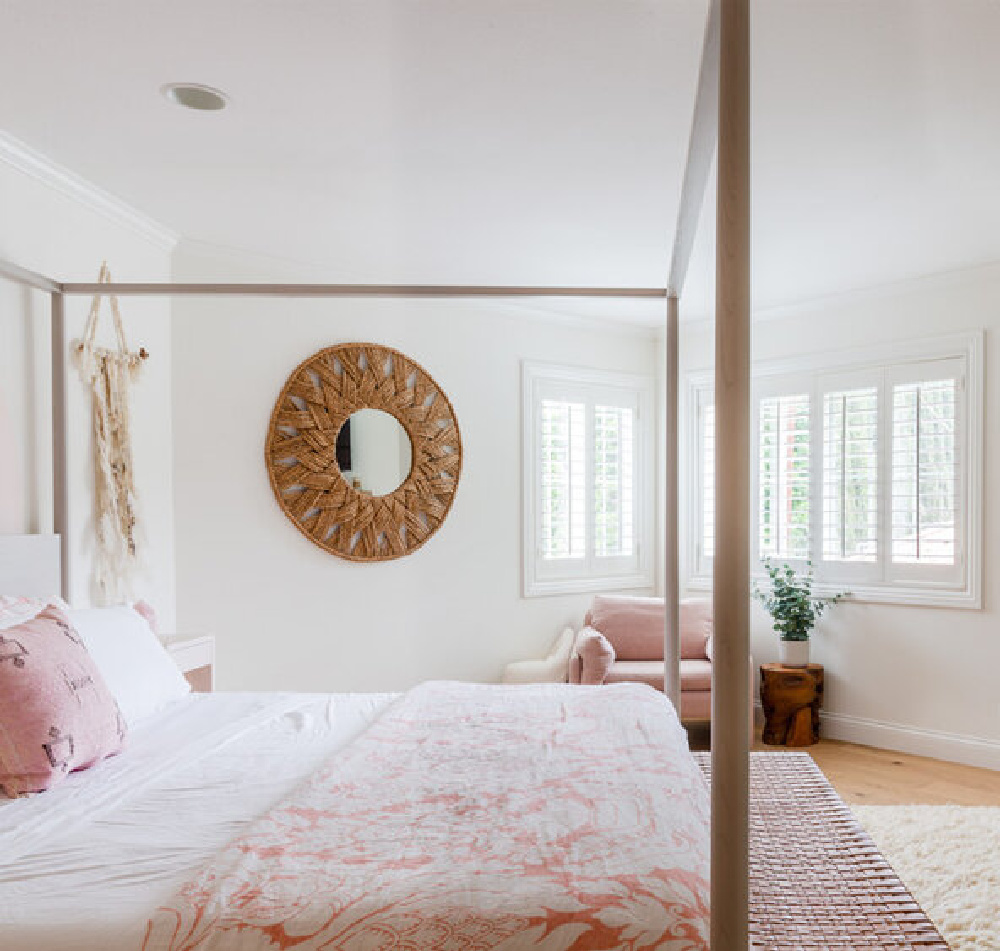 California cool bedroom with pink accents, bohemian accessories, and organic style and white walls - AR Interiors (Anna Rosemann)