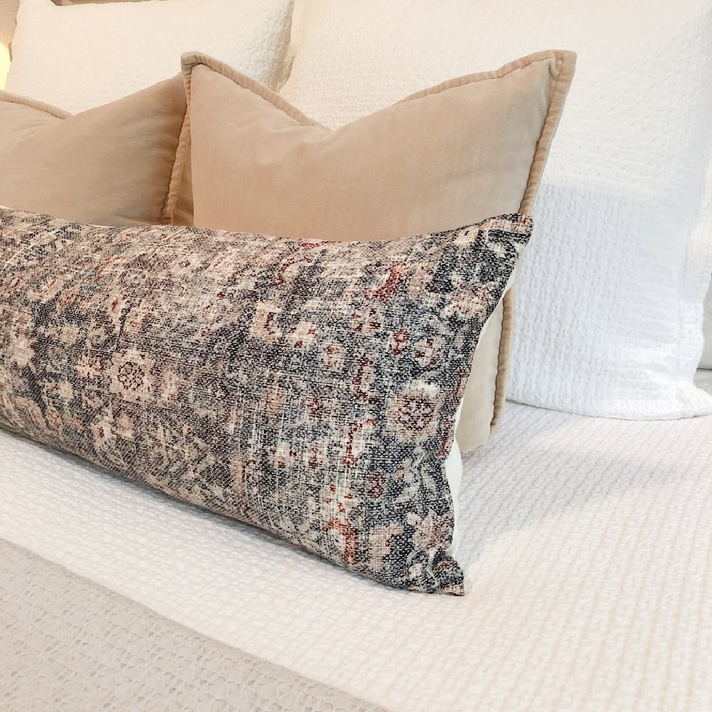 Hello Lovely's fall bedroom with Montara pillow and neutrals. #amberlewisxloloi #fallbedrooms