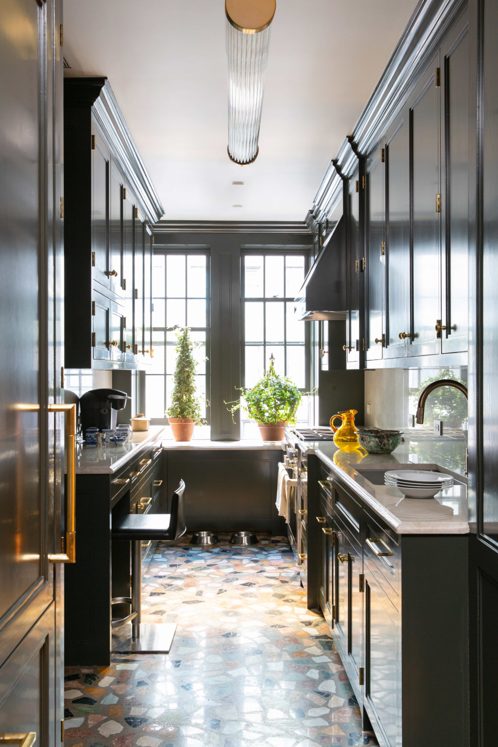 Bunny Williams's kitchen with dark Donald Kaufman Color custom colour and terrazzo floor (Durite) in a 1920's Gothic Revival New York apartment. #bunnywilliams #blackcabinets #kitchendesign #bespokekitchen #galleykitchens