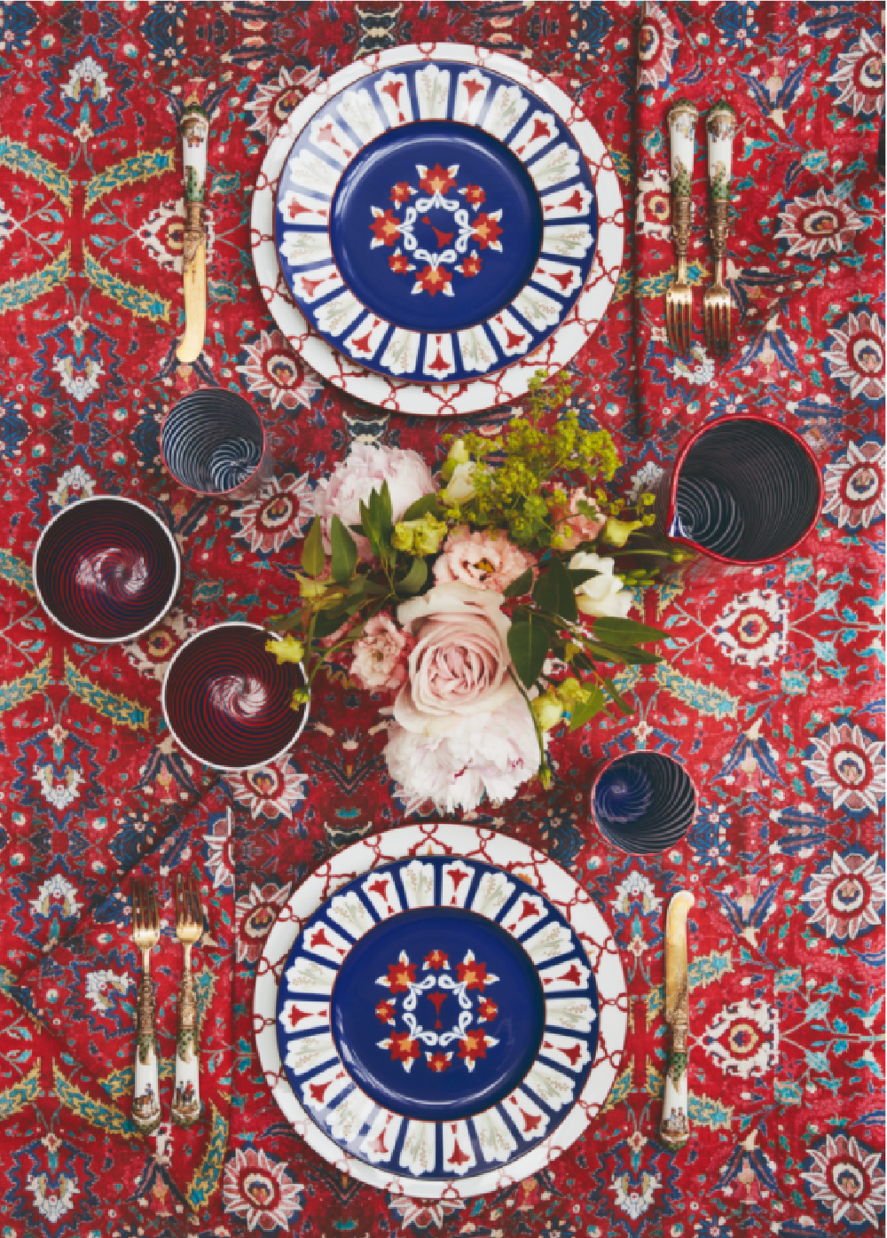 Blue, red, and white Persia linens from CASA CABANA - Martina Mondadori. #tablescapes #redwhiteblue