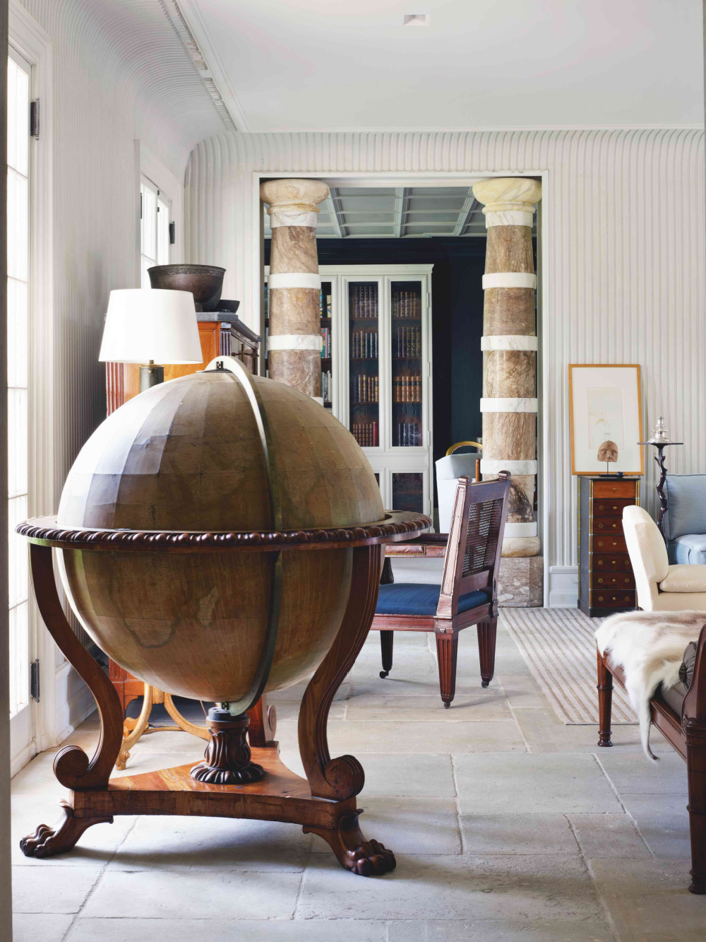 Stephen Sills designed country house interior in NEW YORK INTERIORS by Simon Upton. #interiordesign #newyorkhomes