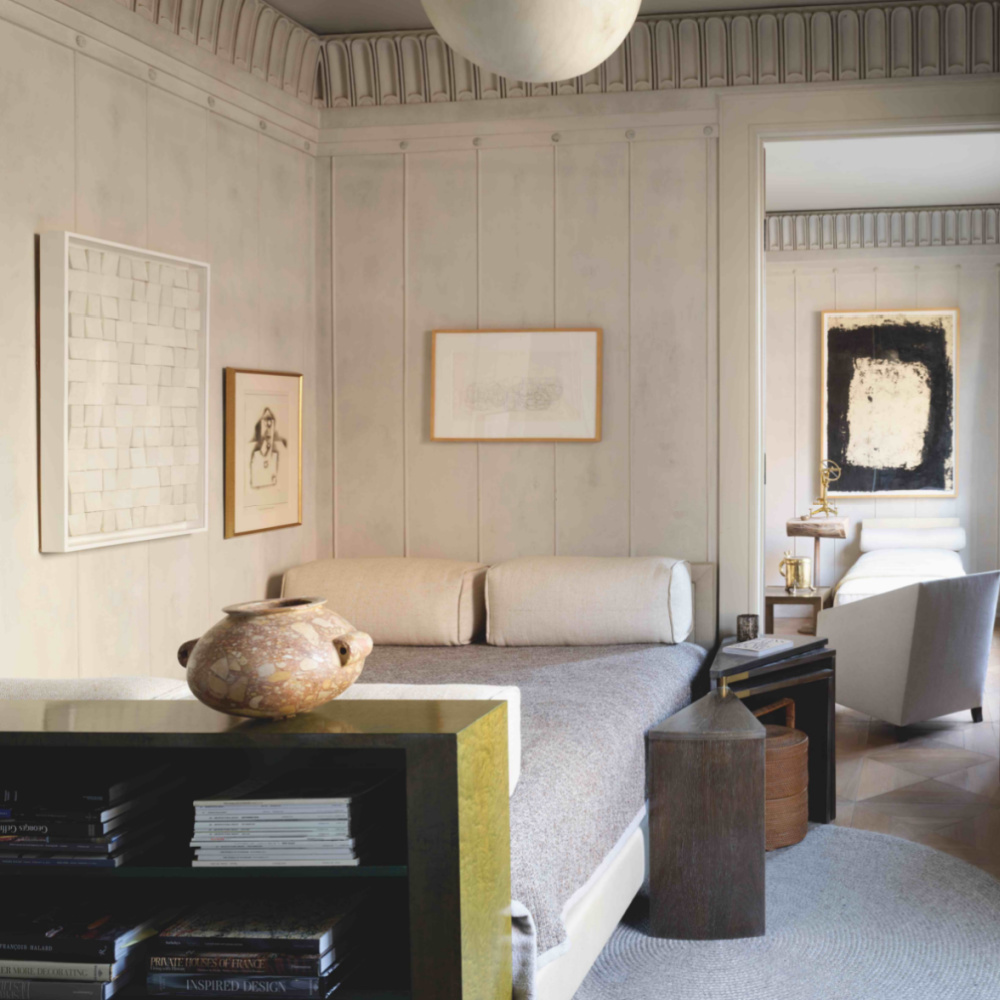 Stephen Sills designed country house interior in NEW YORK INTERIORS by Simon Upton. #interiordesign #newyorkhomes