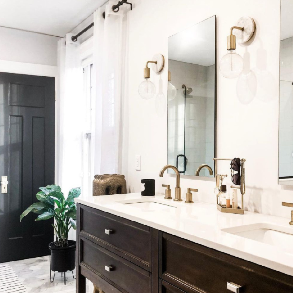 Behr Broadway black paint color in a bathroom by @approximatelydetroit. #behrbroadway #blackpaintcolors