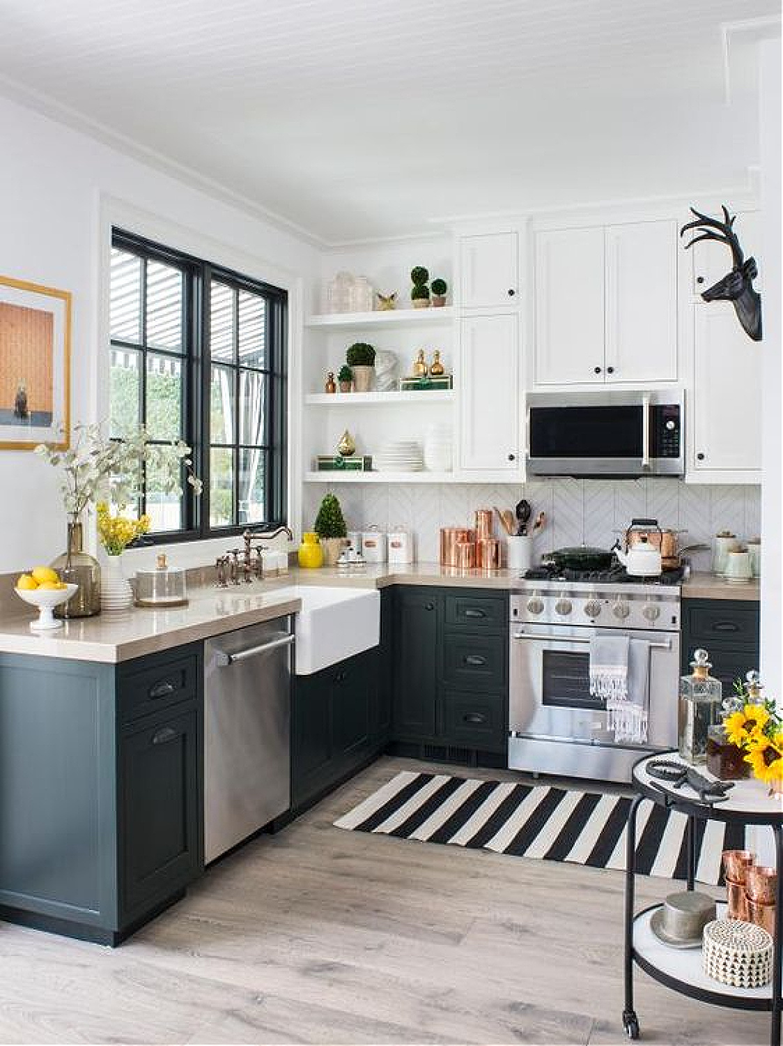 Jonathan's guest suite kitchen at Drew and Linda's Honeymoon House in LA. The Property Brothers on HGTV. #blackkitchens