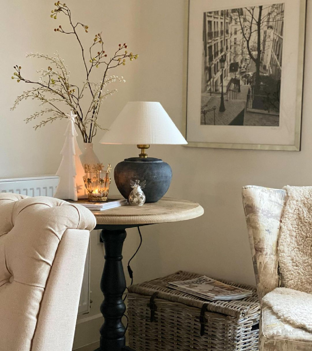 Cozy corner of a modern rustic living room with tone on tone understated holiday decor - @moodhomeandlifestyle. #modernrustic #livingroom #holidaydecor