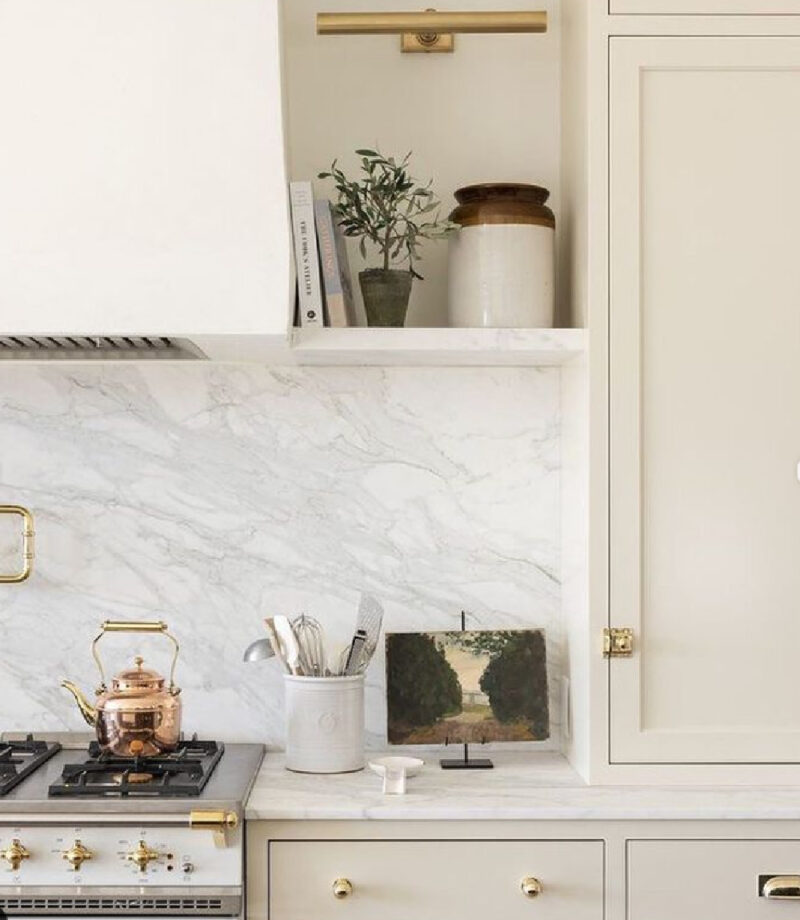 13 Clever Ideas for Warm White Kitchens Hello Lovely