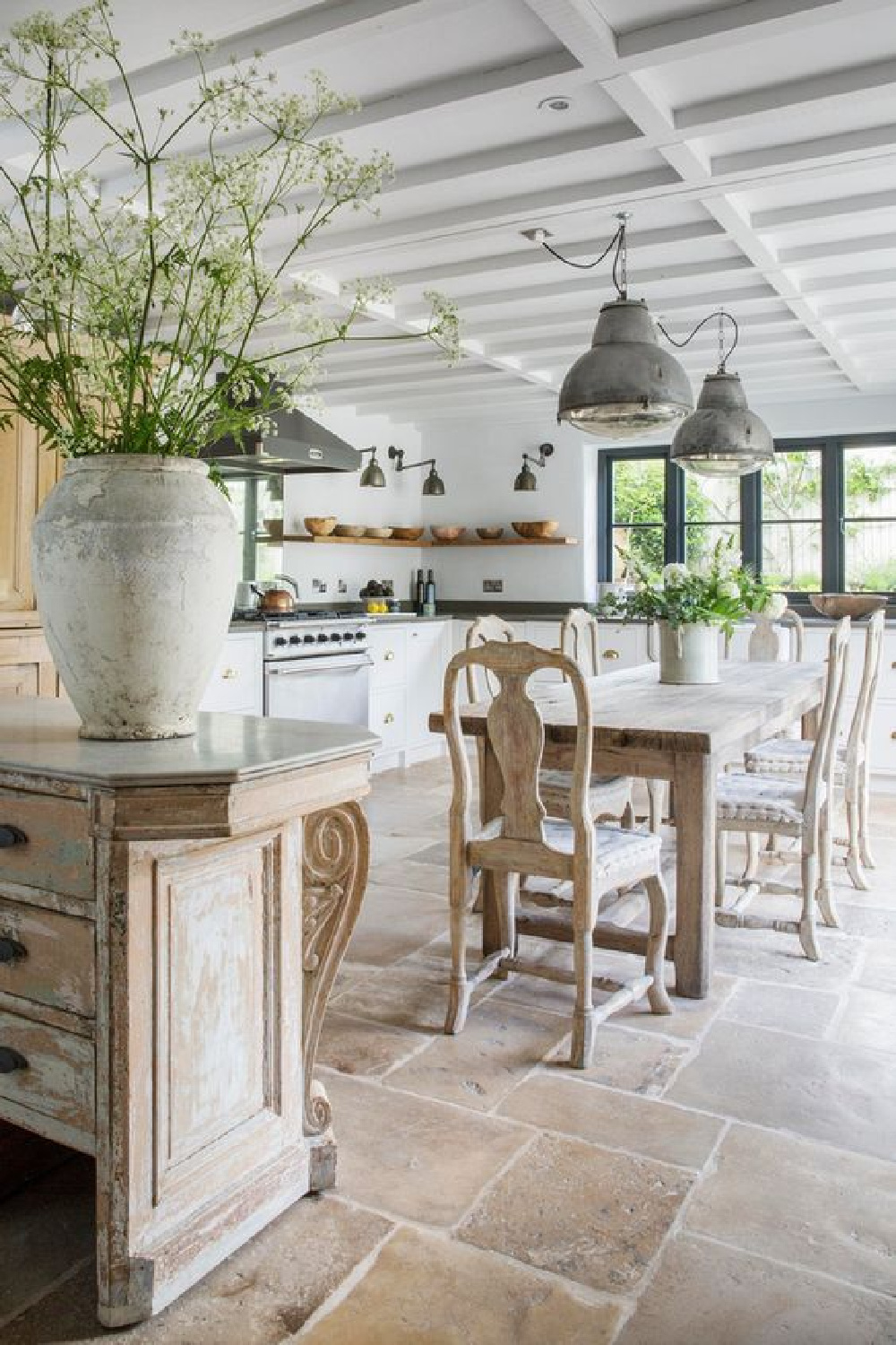 French and Swedish antiques in a Cotswolds cottage by Anton & K. #englishcottage #europeancountry #englishcountry #countrykitchen