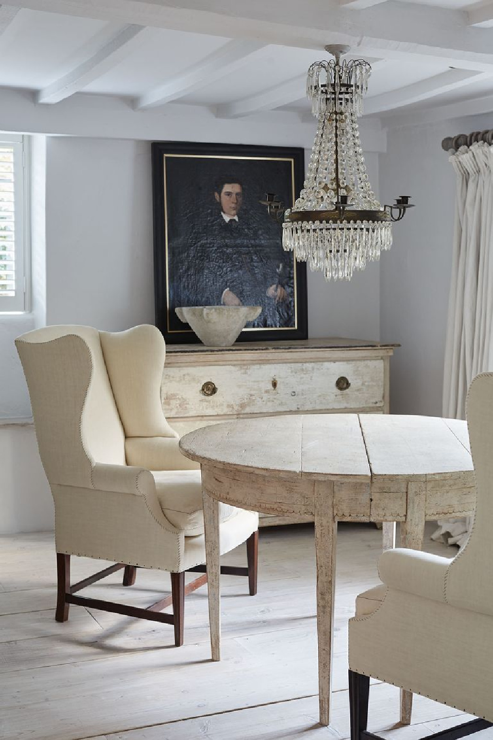 Sophisticated and elegant English cottage interior - Anton & K. #englishcountry