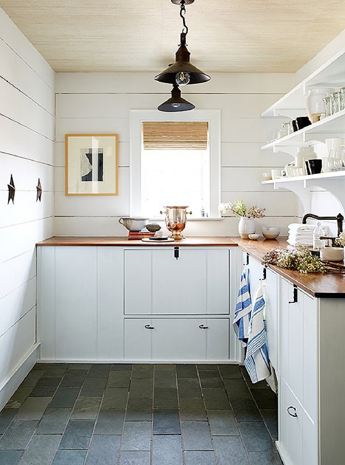 Timeless design in a classic modern farmhouse in New England - OKL.
