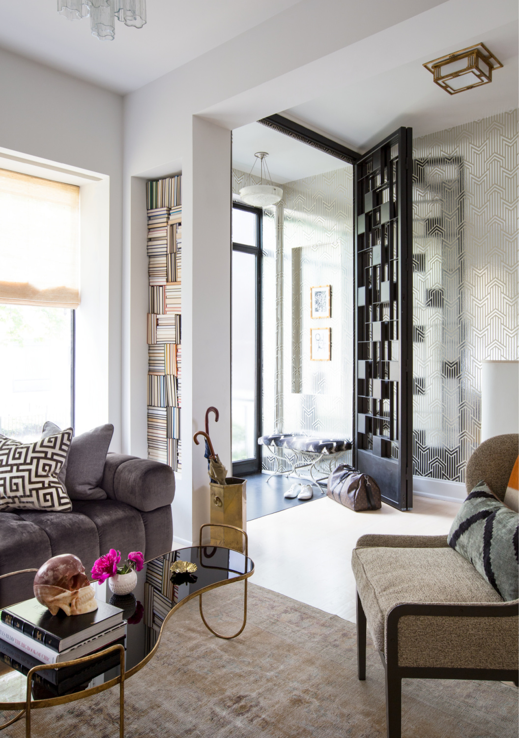 Summer Thornton designed quirky living room with mirrored coffee table and Art Deco wallpaper. From WONDERLAND: Adventures in Decorating (Rizzoli, 2022). Photo: Werner Straube. #summerthornton