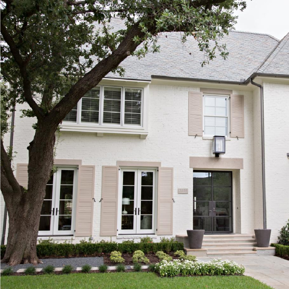 Snowbound SW white paint color on house exterior - Coats Homes. #snowbound #swsnowbound #whitehousecolors