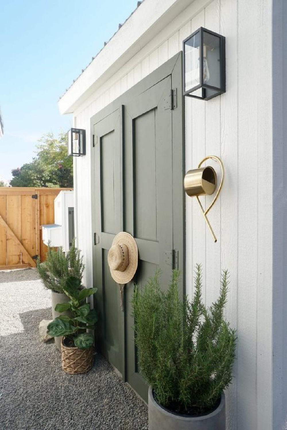 Benjamin Moore Swiss Coffee white paint color on shed exterior - Almified. #swisscoffee #whitepaintcolors #houseexteriors