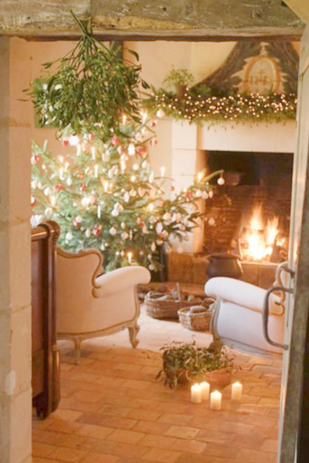 Christmas decorated French farmhouse with Christmas tree, fire blazing, candles, and elegant Old World style - @loirevalleycooking. #frenchchristmas #frenchholiday #christmasdecorating