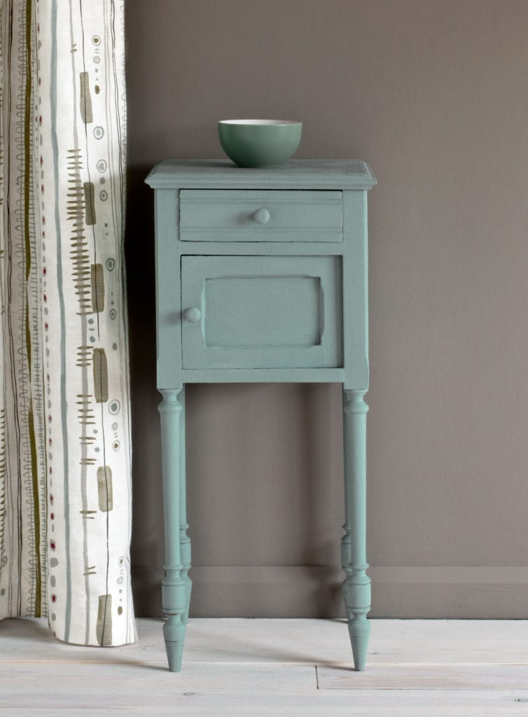 Annie Sloan Svenska Blue paint color on a petite side table. #anniesloan #svenskablue #chalkpaint