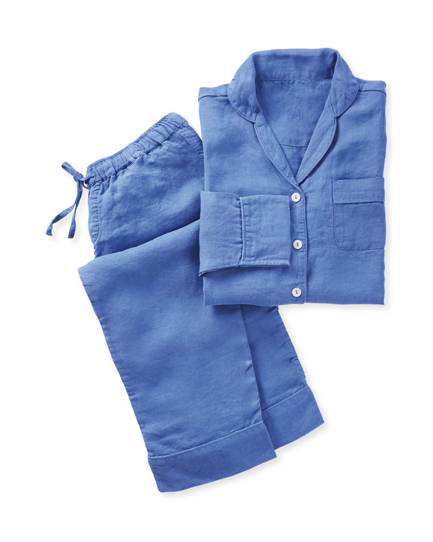 French blue Positano linen pajamas from Serena & Lily! #linenpajamas #frenchblue