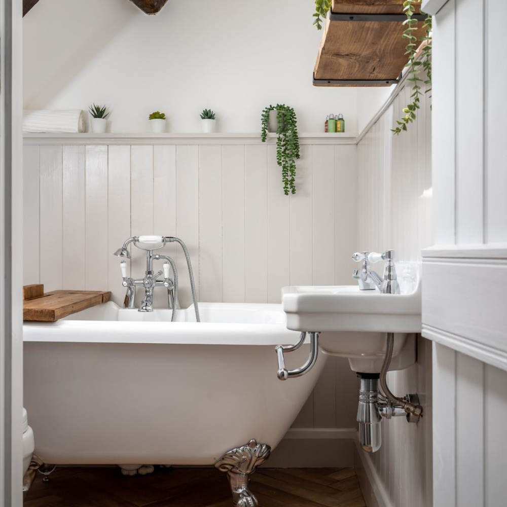 Bathroom with clawfoot tub and bead board in Abbots Cottage - a charming vacation rental in the Cotswolds. #cotswoldscottages